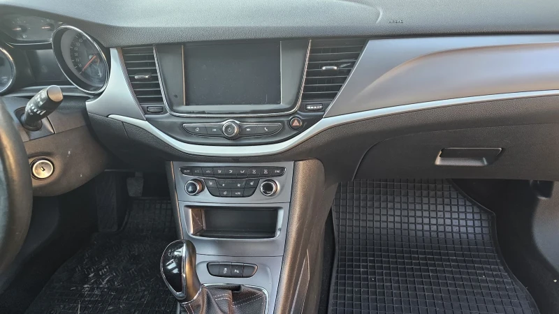 Opel Astra 1.4Т, снимка 8 - Автомобили и джипове - 52854526