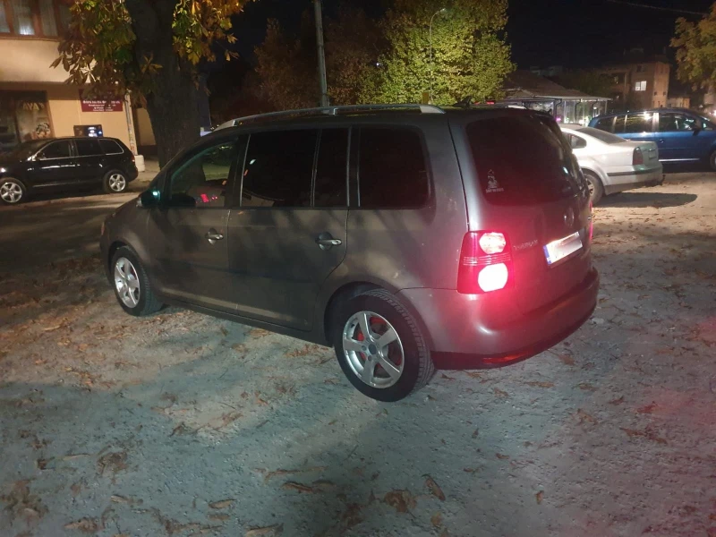 VW Touran 2.0 170 , снимка 10 - Автомобили и джипове - 53402238