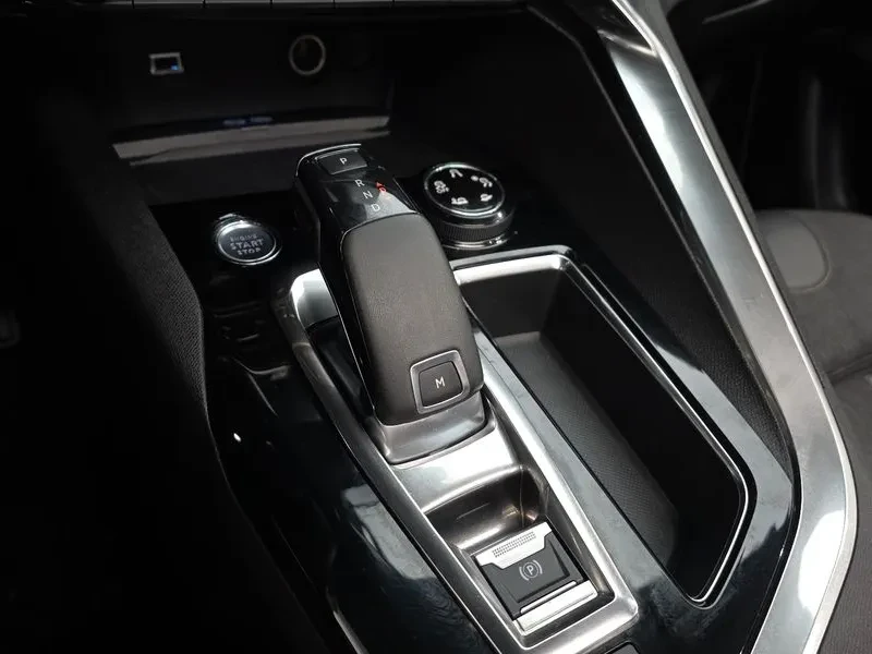 Peugeot 3008 1.5 BlueHDI GT - САМО 30% АВАНС, снимка 9 - Автомобили и джипове - 55987598
