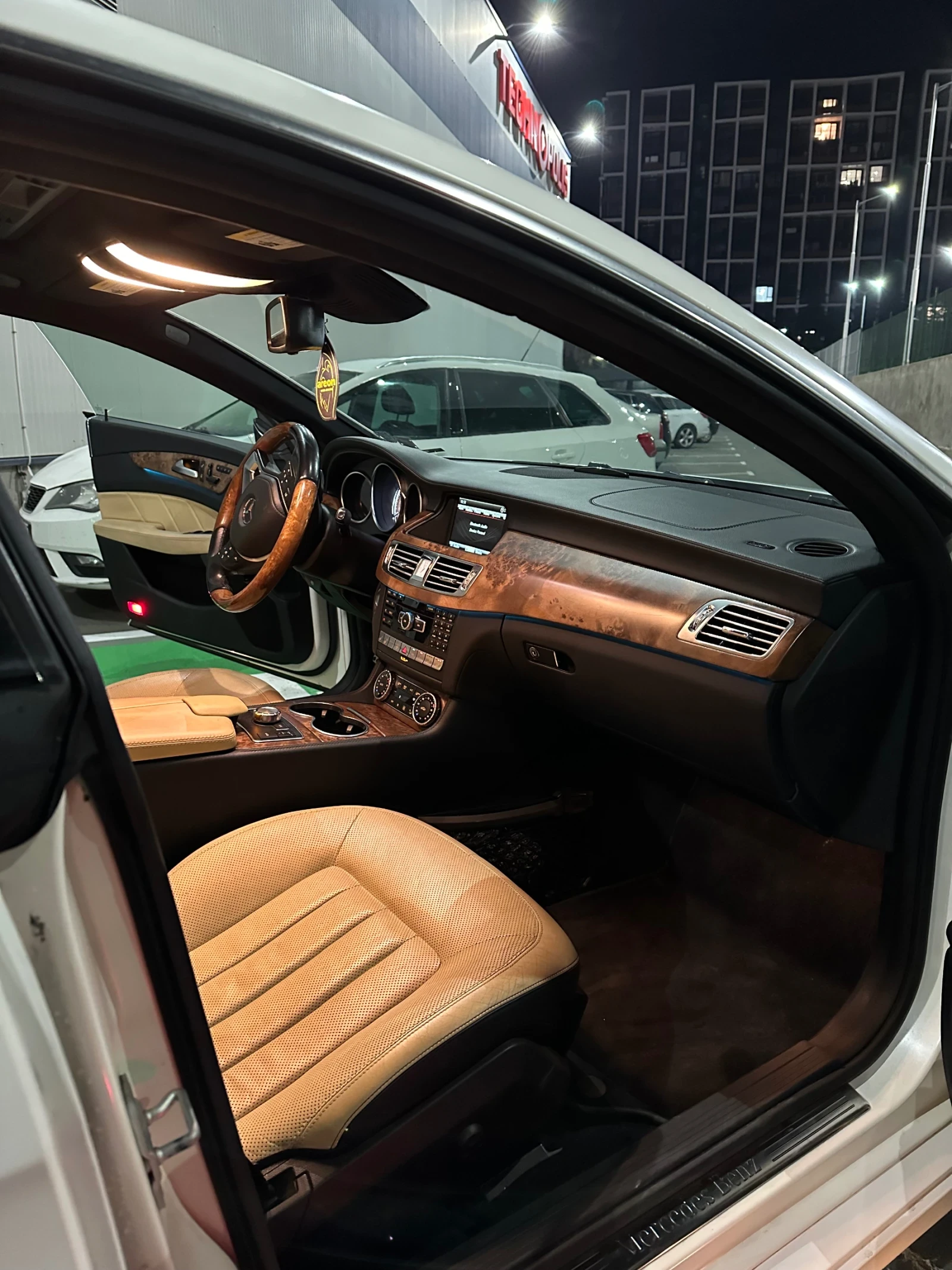 Mercedes-Benz CLS 500 63 AMG пакет Designo - изображение 9