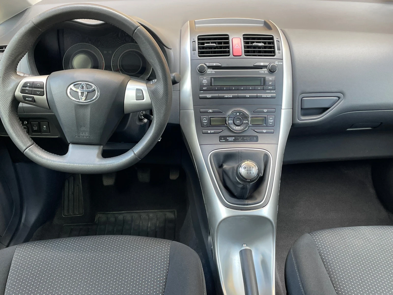 Toyota Auris 1.3VVT-i-100ps  ПЪЛНА СЕРВИЗНА ИСТОРИЯ В TOYOTA! - изображение 7