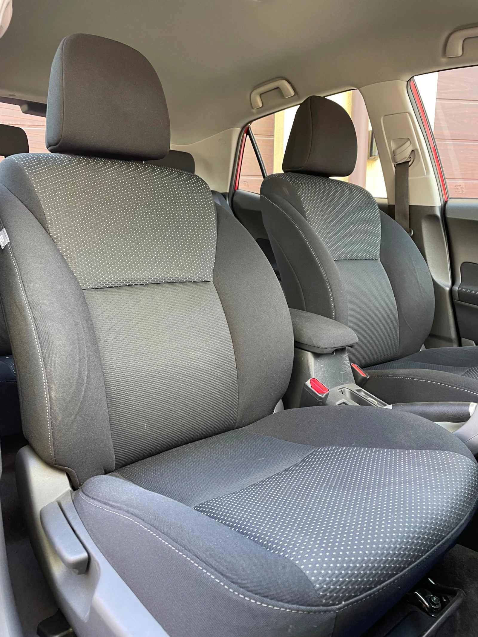Toyota Auris 1.3VVT-i-100ps  ПЪЛНА СЕРВИЗНА ИСТОРИЯ В TOYOTA! - изображение 9