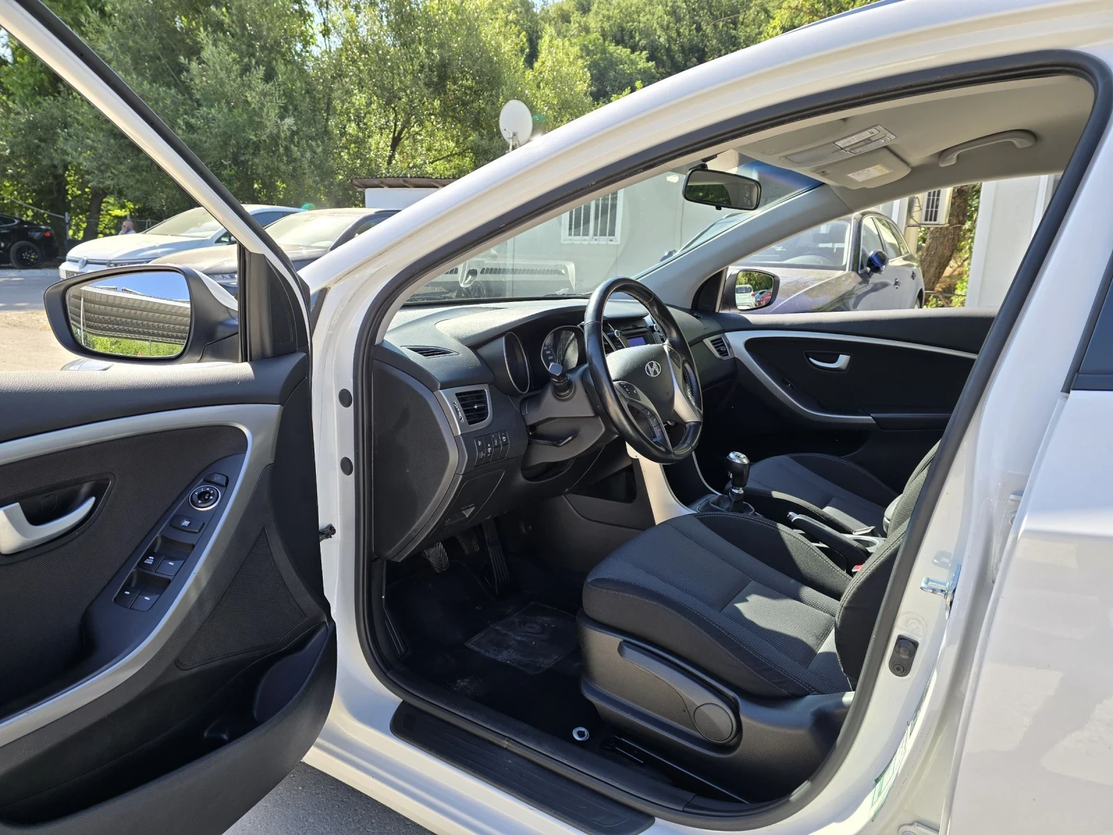 Hyundai I30 1.6crdi 110к.с Comfort line Топ състояние  - изображение 10