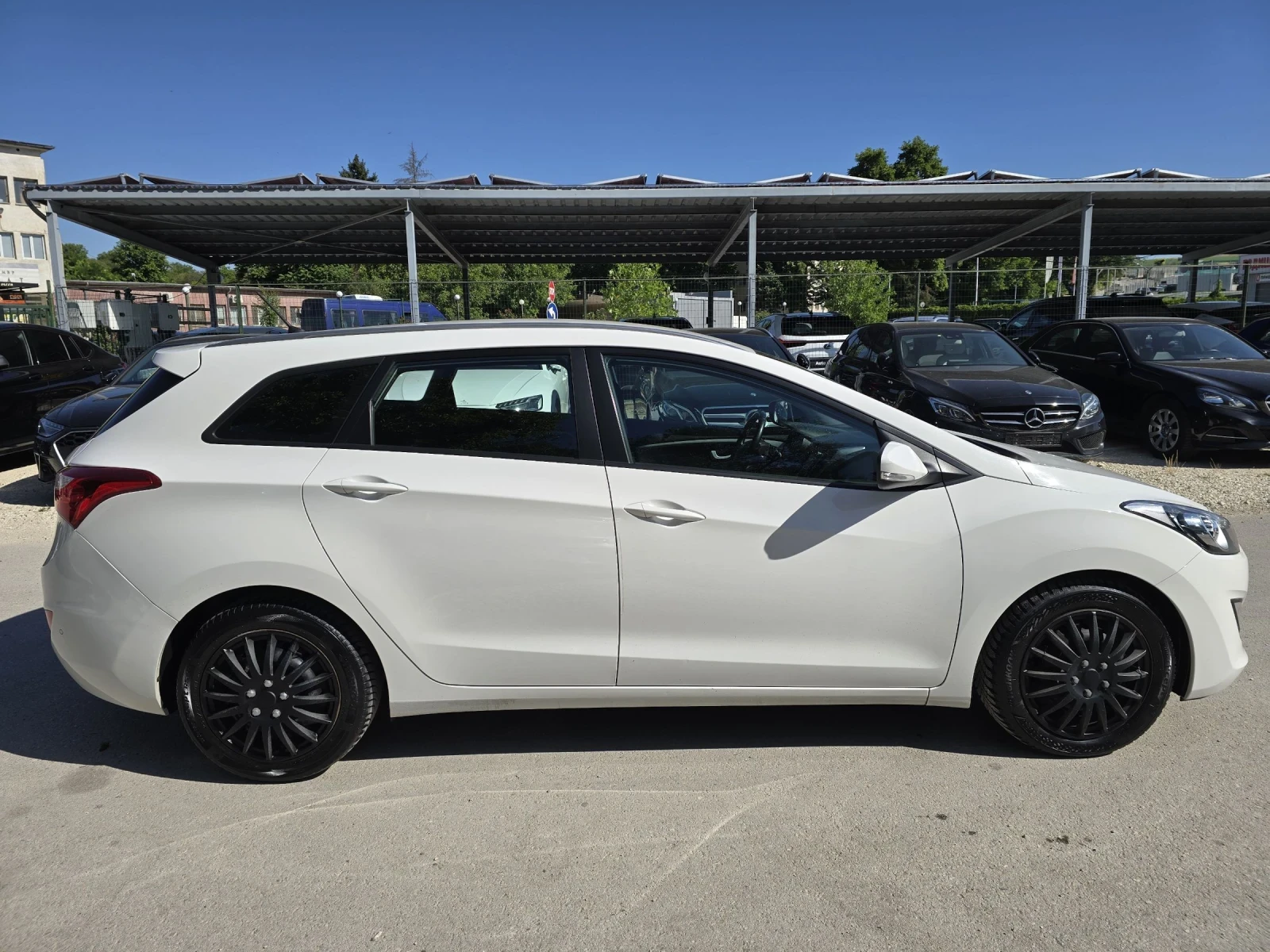 Hyundai I30 1.6crdi 110к.с Comfort line Топ състояние  - изображение 8