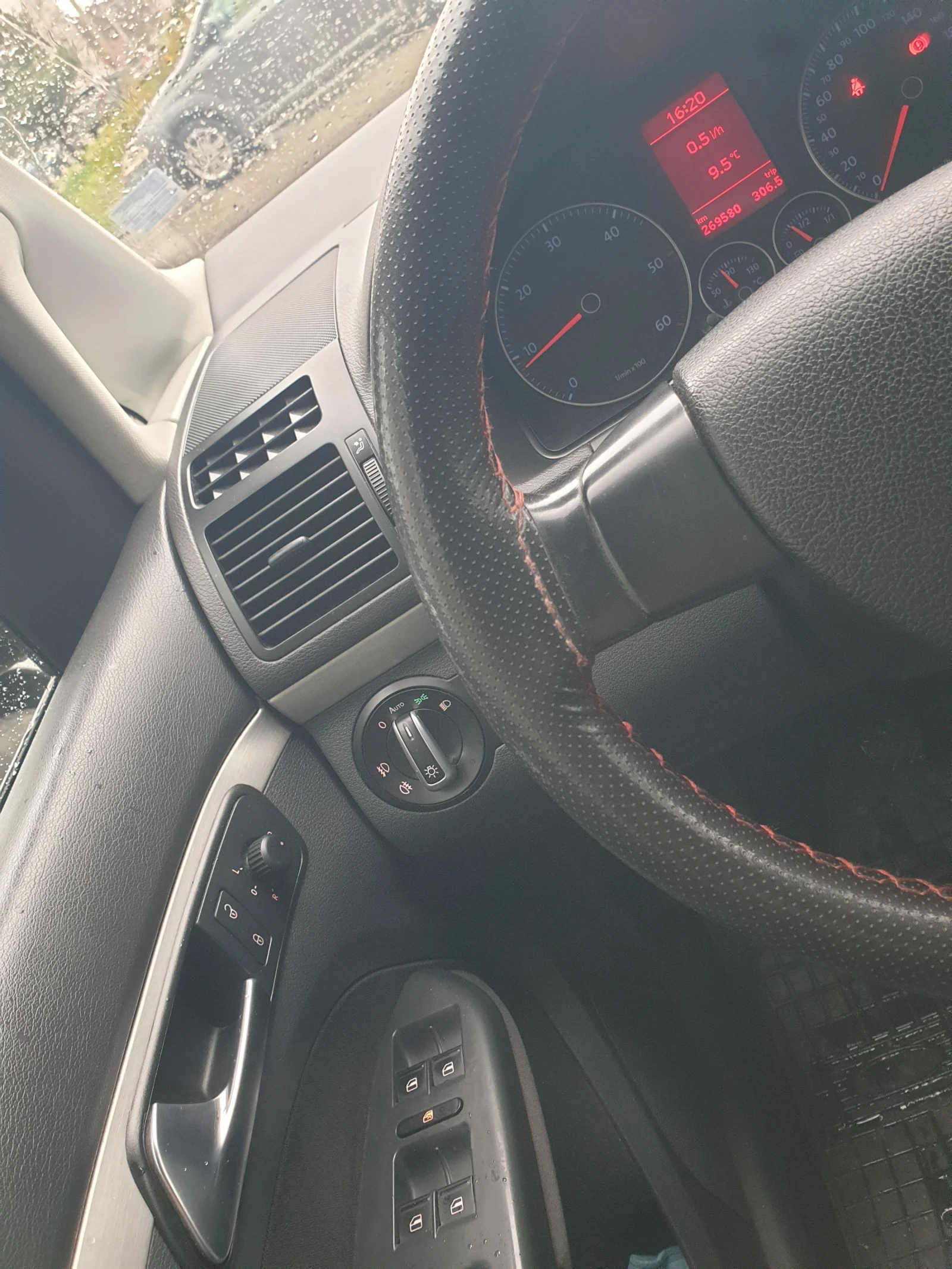 VW Touran 2.0 TDI 170 Highline , снимка 10 - Автомобили и джипове - 53402238