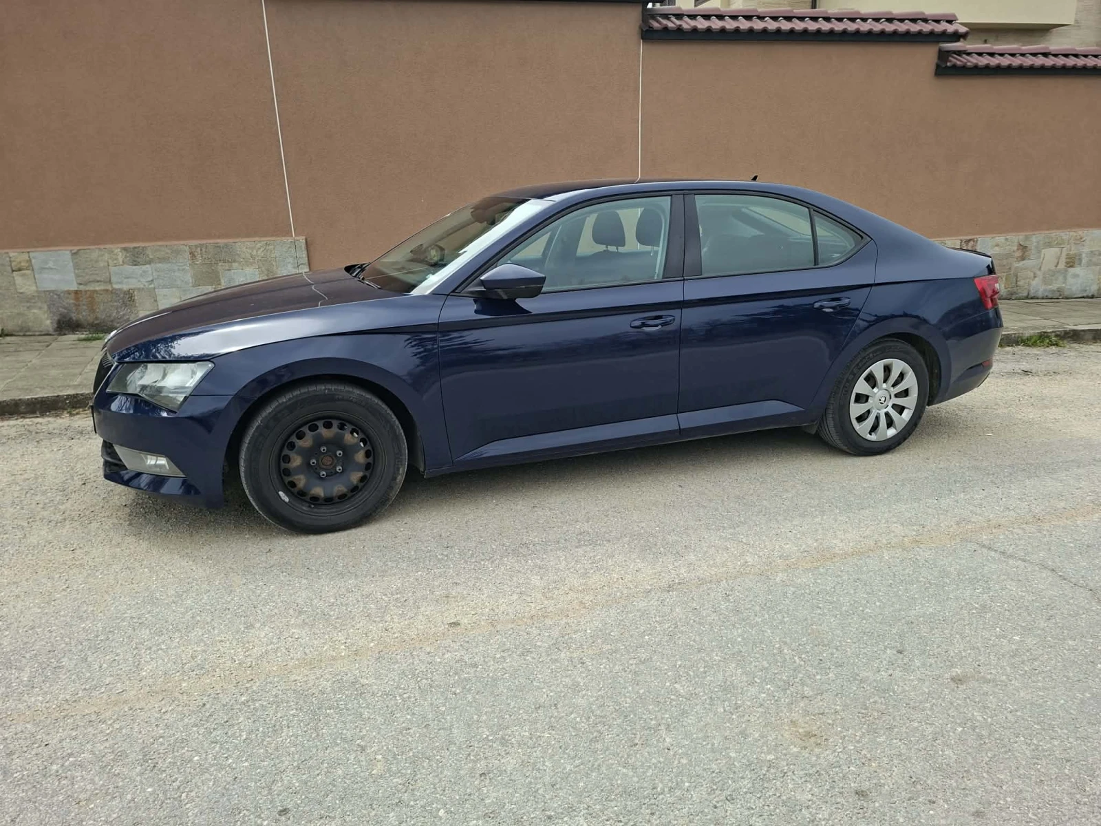 Skoda Superb 2.0 tdi, снимка 8 - Автомобили и джипове - 54238057