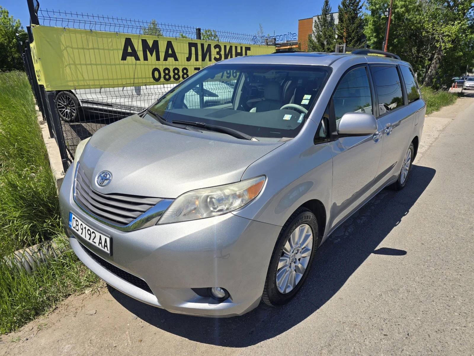 Toyota Sienna XLE AWD