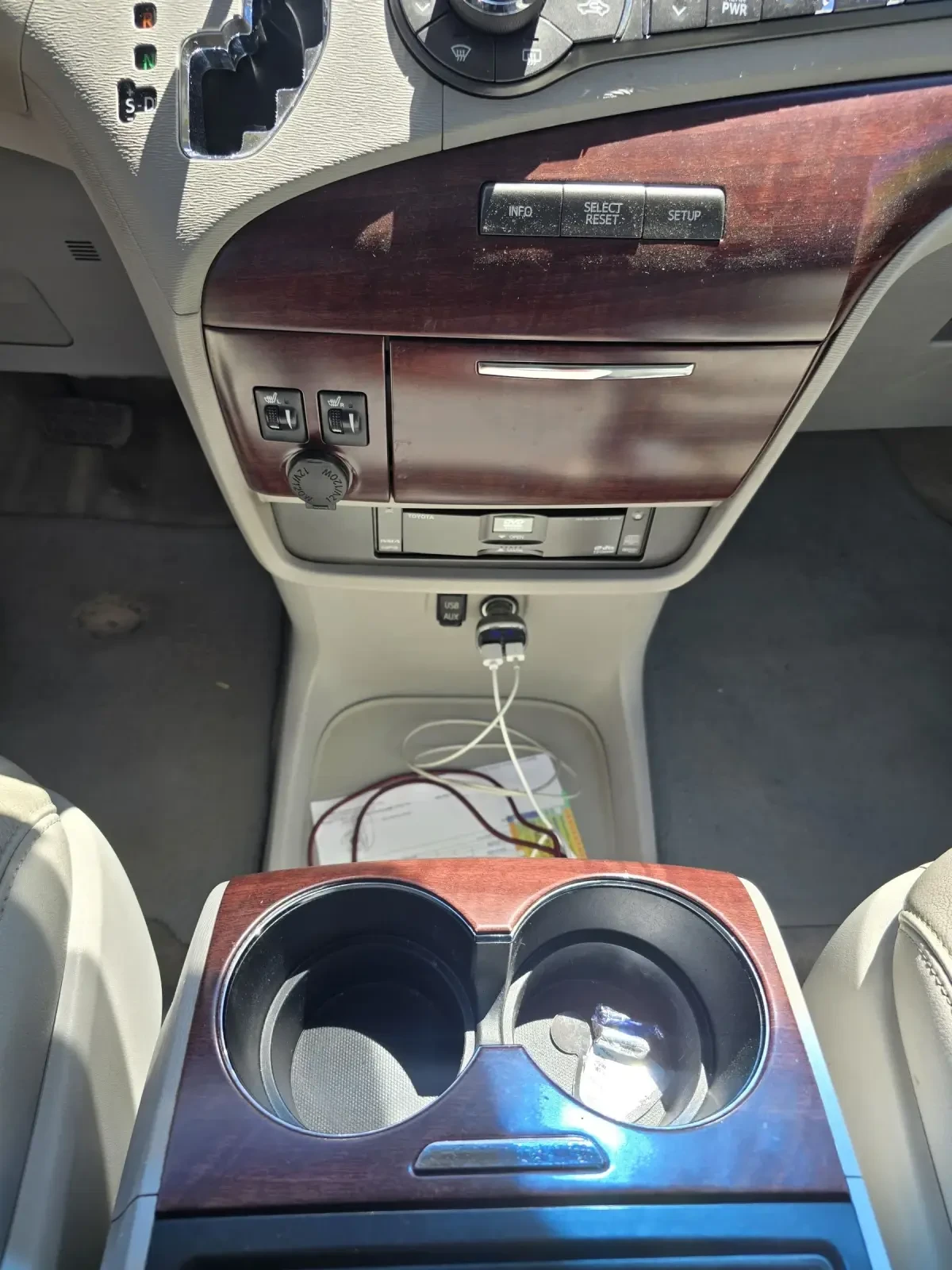 Toyota Sienna XLE AWD, снимка 14 - Автомобили и джипове - 54552149