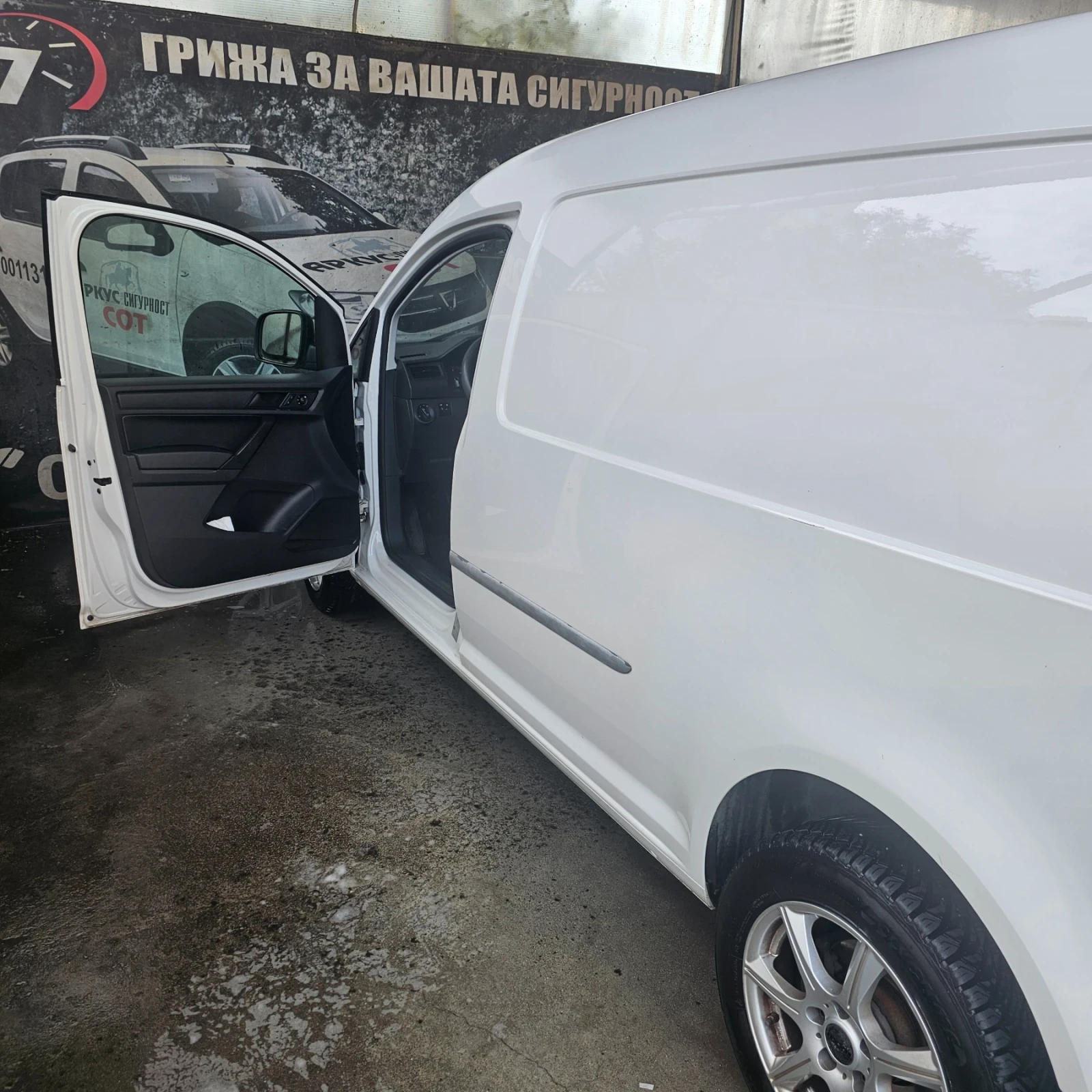 VW Caddy Макси, снимка 10 - Автомобили и джипове - 55947014