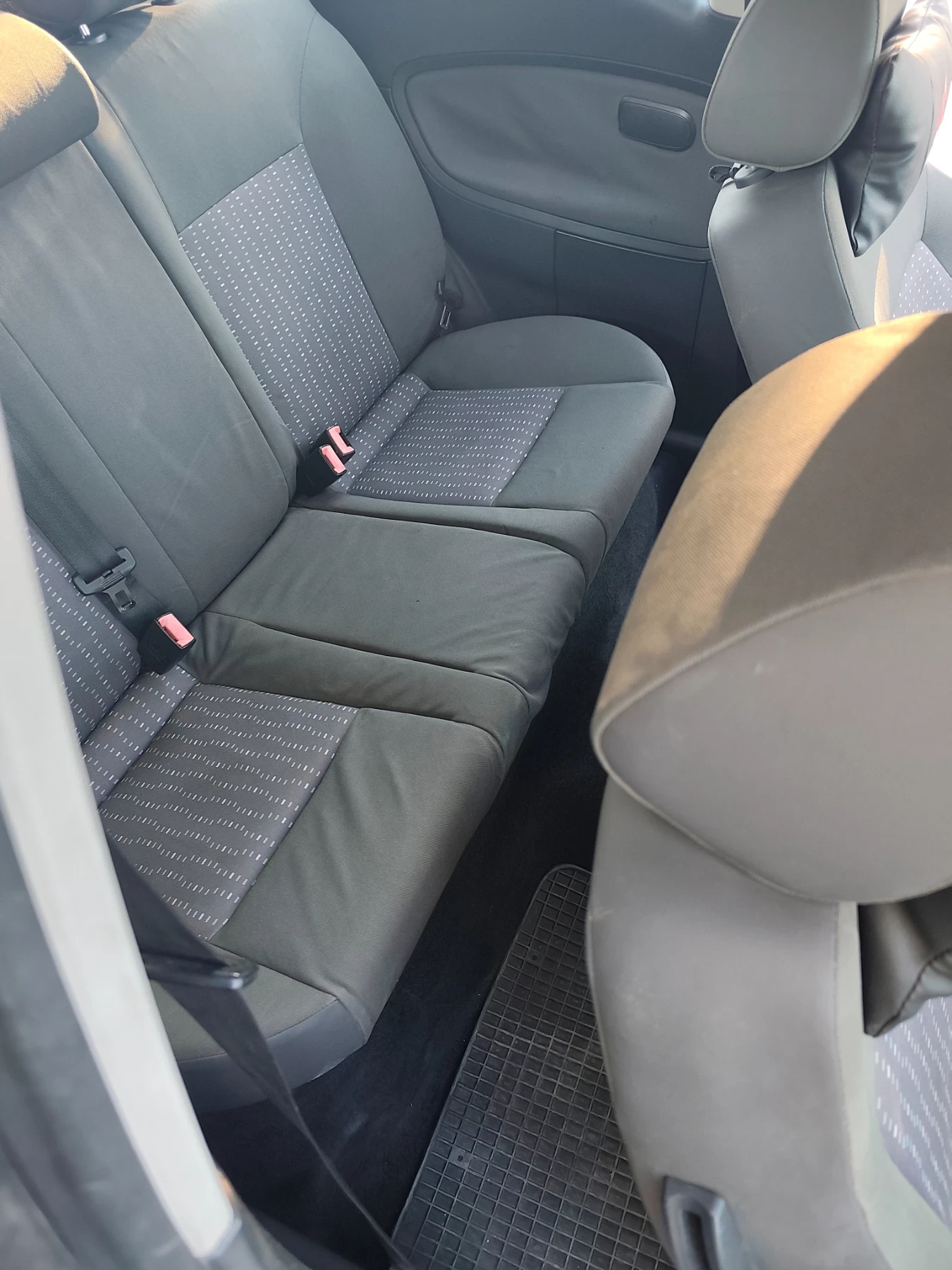 Seat Ibiza 1.4, снимка 10 - Автомобили и джипове - 56260022