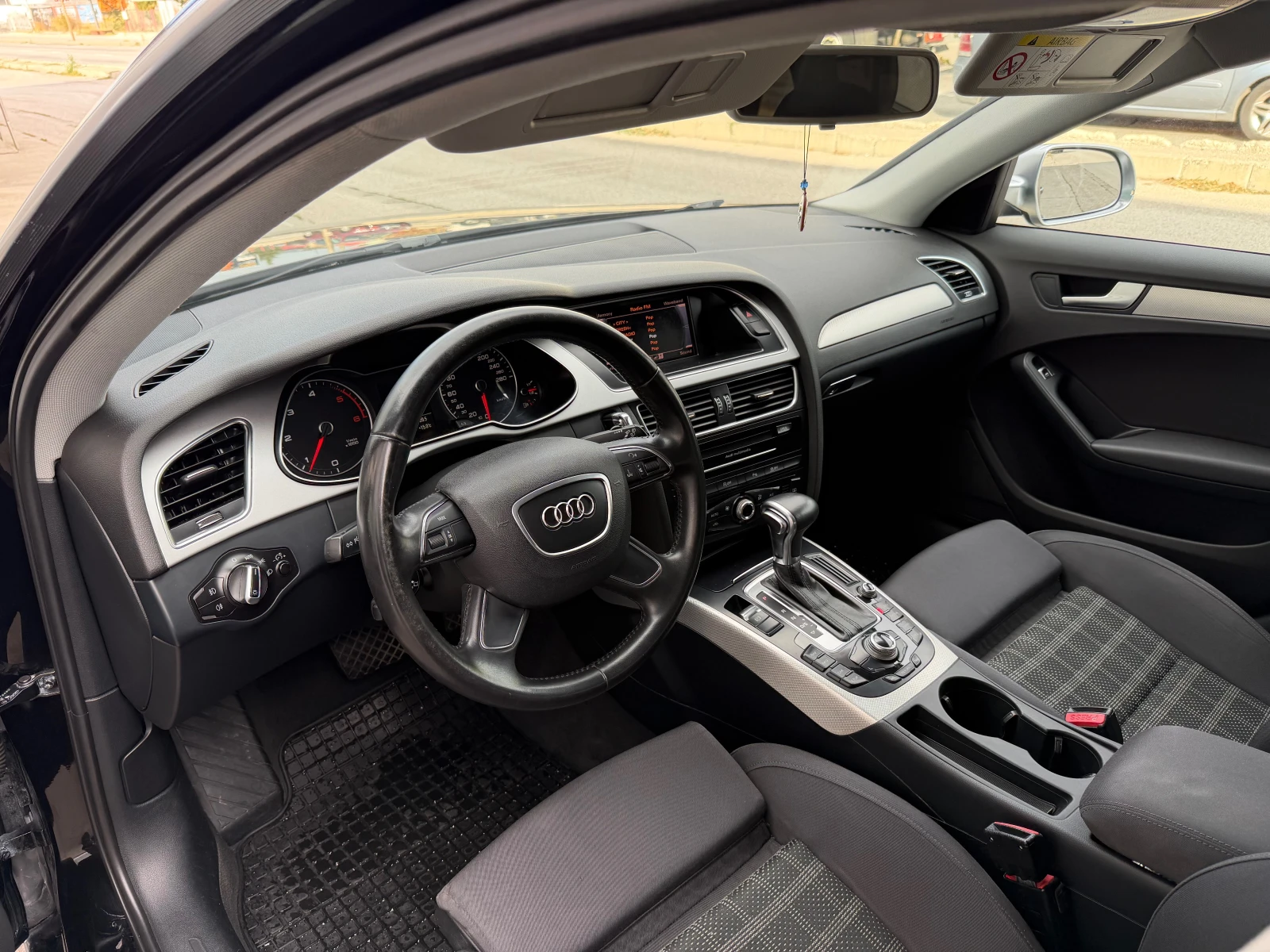 Audi A4 2.0TDI-150k.s-S4 pack, снимка 7 - Автомобили и джипове - 56298423