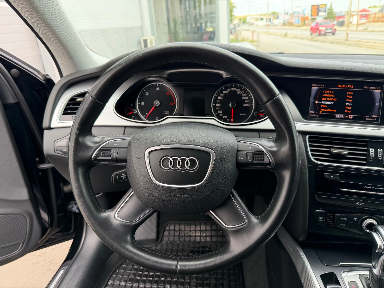 Audi A4 2.0TDI-150k.s-S4 pack, снимка 10 - Автомобили и джипове - 56298423