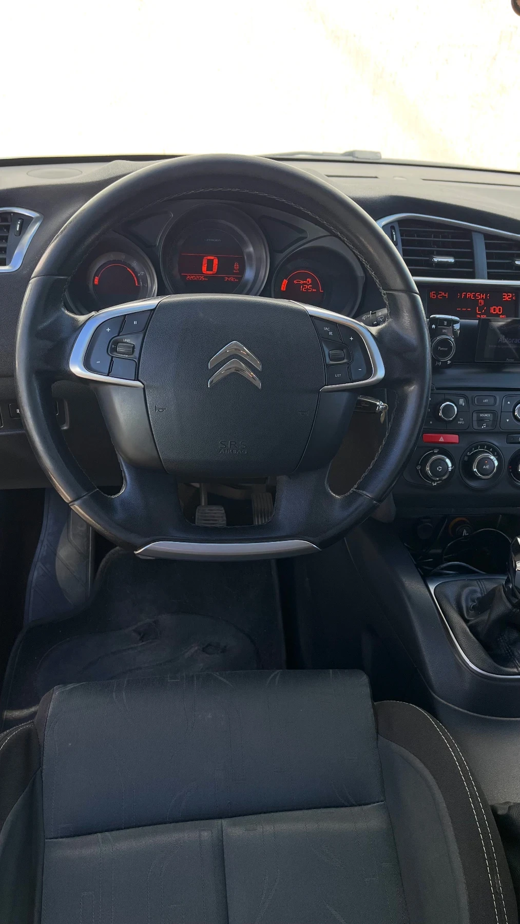Citroen C4 1.6 HDI, снимка 15 - Автомобили и джипове - 56402945