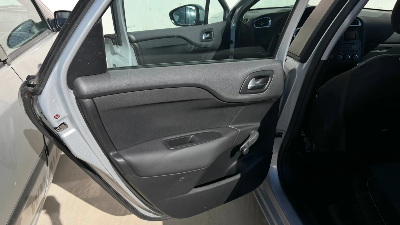 Citroen C4 1.6 HDI, снимка 14 - Автомобили и джипове - 56402945