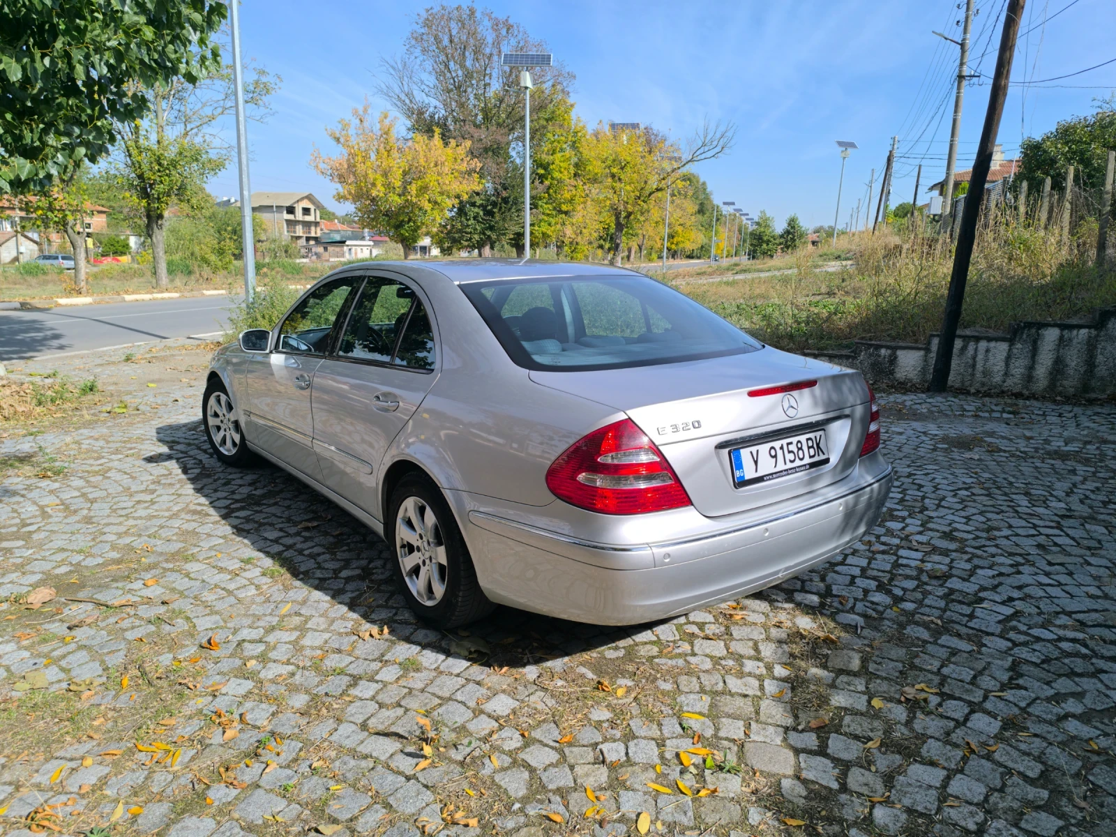 Mercedes-Benz E 320, снимка 5 - Автомобили и джипове - 56601653