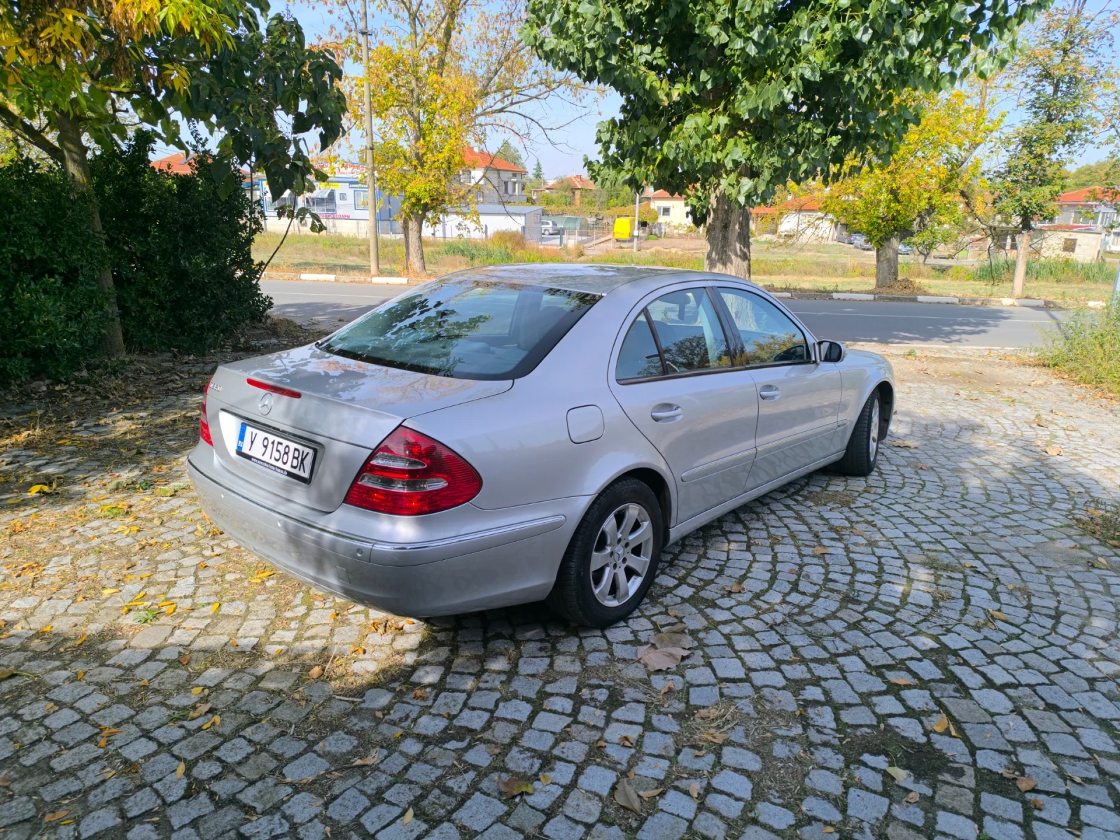 Mercedes-Benz E 320, снимка 4 - Автомобили и джипове - 56601653