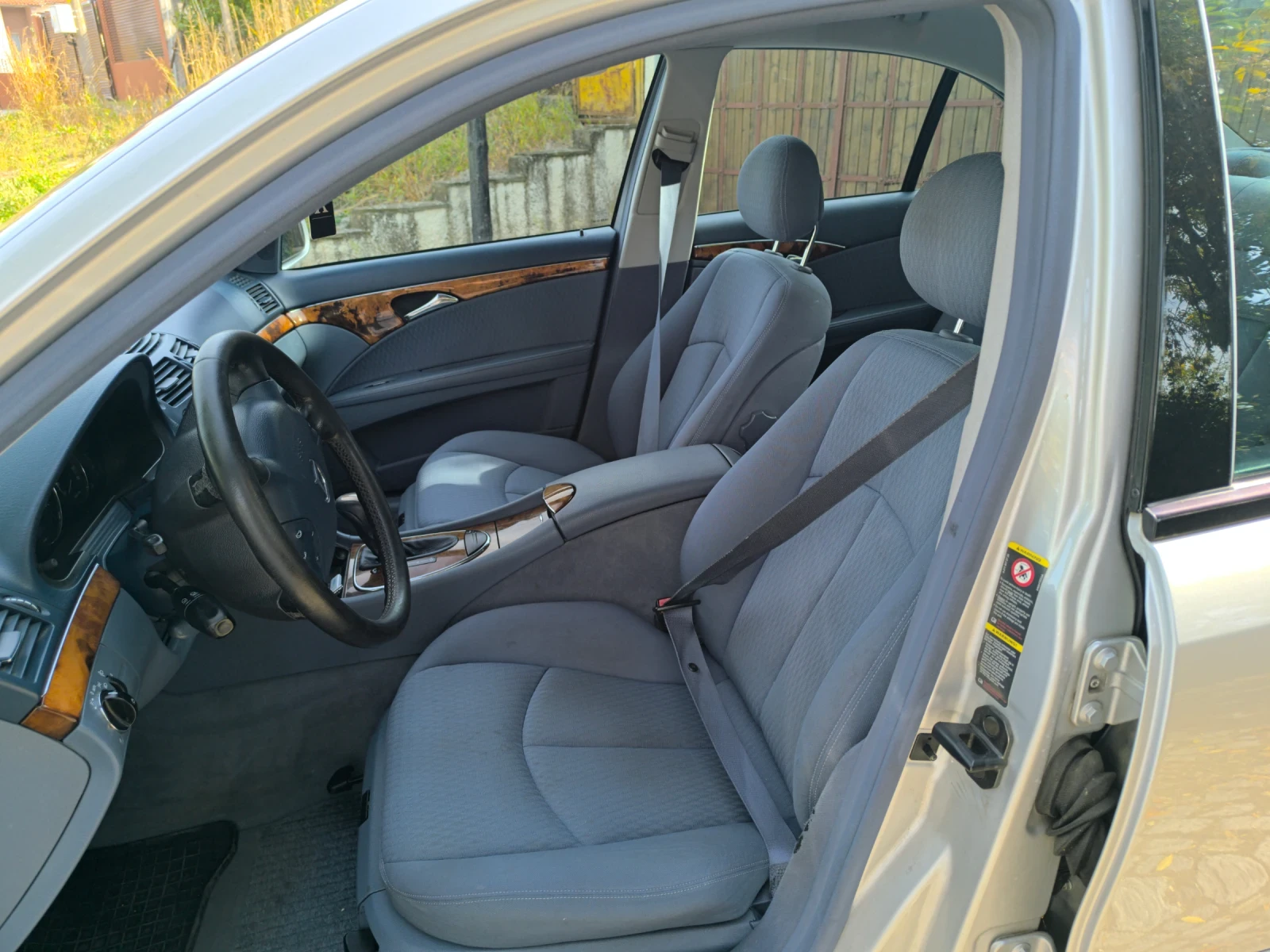 Mercedes-Benz E 320, снимка 9 - Автомобили и джипове - 56601653