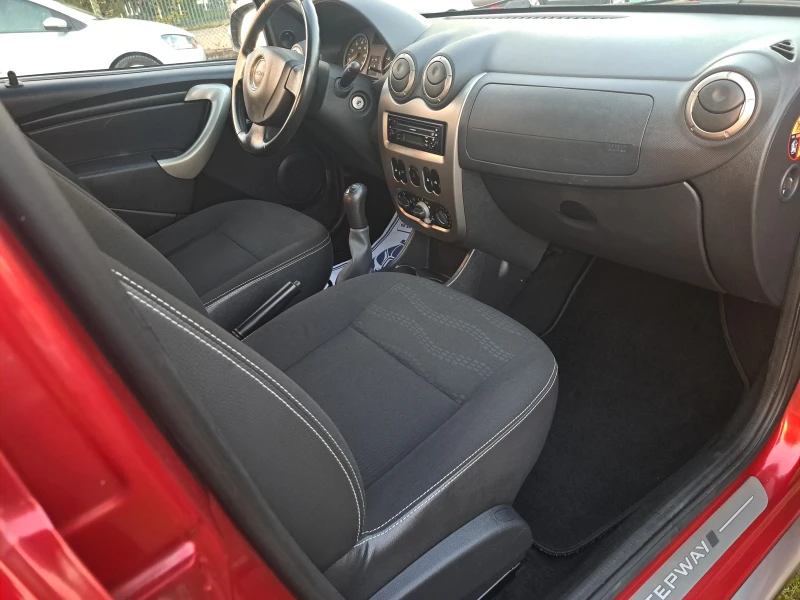 Dacia Sandero * 1.5dci * STEPWAY* TOP* ИТАЛИЯ* , снимка 16 - Автомобили и джипове - 46973692