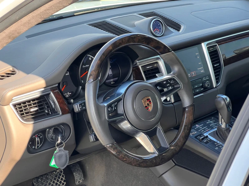 Porsche Macan Turbo* SportChrono* Pano* Keyless* AeroPack* PASM*, снимка 6 - Автомобили и джипове - 45095453