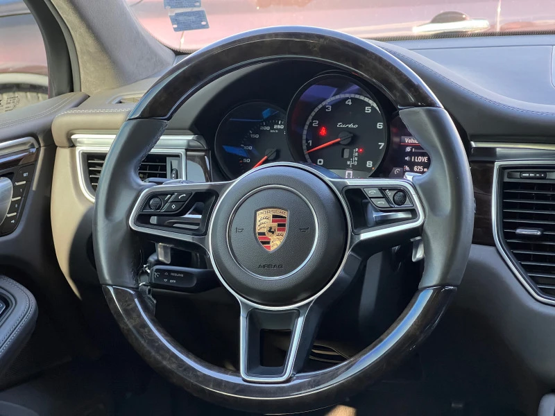 Porsche Macan Turbo* SportChrono* Pano* Keyless* AeroPack* PASM*, снимка 8 - Автомобили и джипове - 45095453