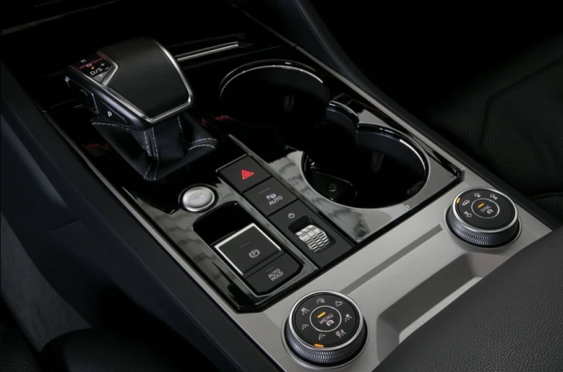 VW Touareg 3.0TDI 4Motion R-Line , снимка 7 - Автомобили и джипове - 52533504