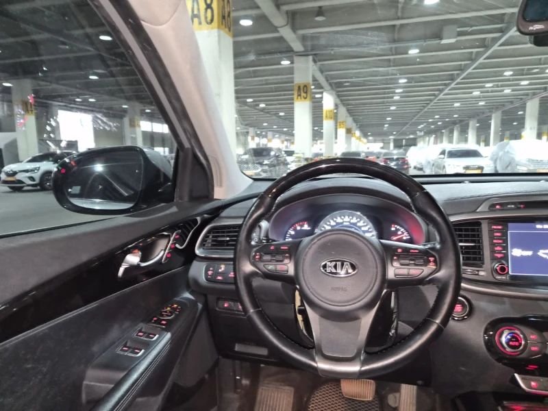 Kia Sorento 2.2 CRDI 4WD - ОЧАКВАН ВНОС - СУПЕР СЪСТОЯНИЕ!, снимка 15 - Автомобили и джипове - 52548976