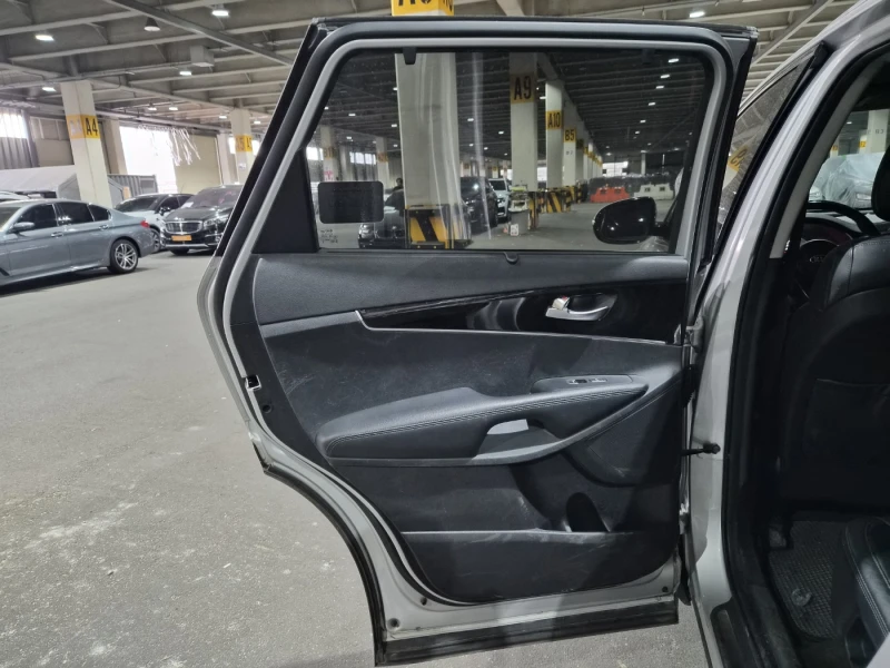 Kia Sorento 2.2 CRDI 4WD - ОЧАКВАН ВНОС - СУПЕР СЪСТОЯНИЕ!, снимка 9 - Автомобили и джипове - 52548976