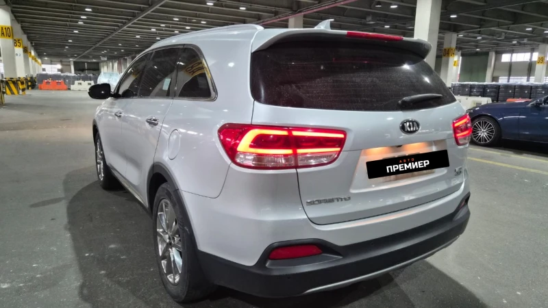 Kia Sorento 2.2 CRDI 4WD - ОЧАКВАН ВНОС - СУПЕР СЪСТОЯНИЕ!, снимка 6 - Автомобили и джипове - 52548976