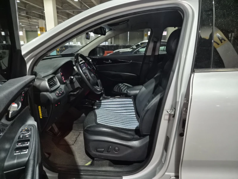 Kia Sorento 2.2 CRDI 4WD - ОЧАКВАН ВНОС - СУПЕР СЪСТОЯНИЕ!, снимка 8 - Автомобили и джипове - 52548976