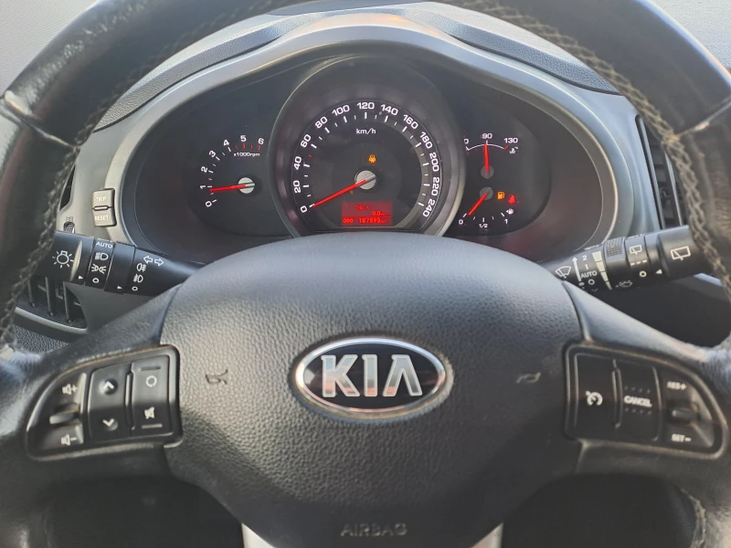 Kia Sportage 1.7 crdi, снимка 13 - Автомобили и джипове - 53165850