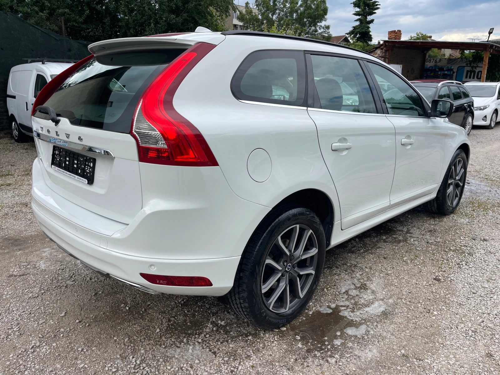 Volvo XC60 2.0 D4 * EURO 6B* NAVI! - изображение 4