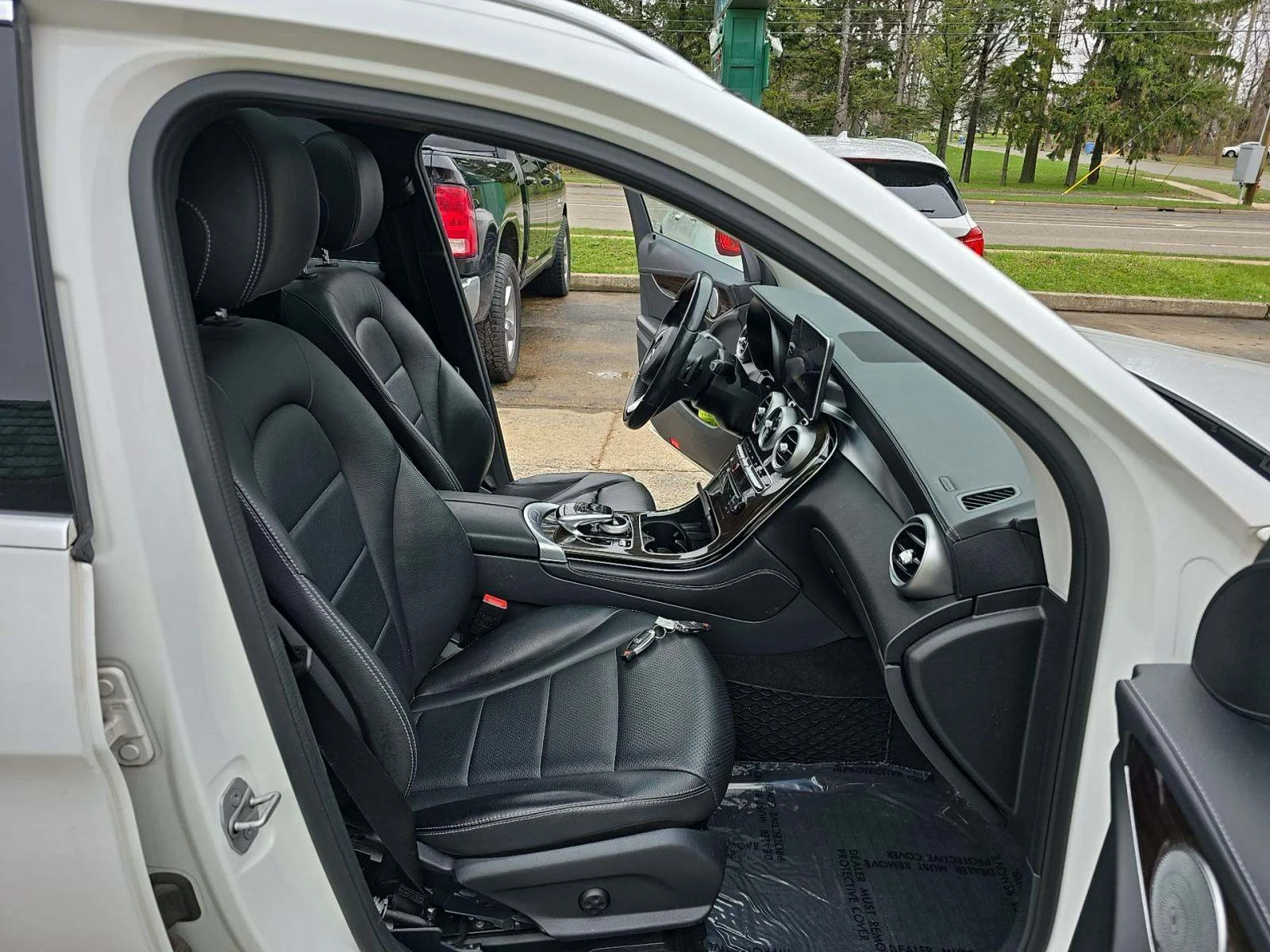 Mercedes-Benz GLC 300 AMG* BURMASTER* KEYLESS GO* PANO* КАМЕРА* М.ТОЧКА - изображение 9