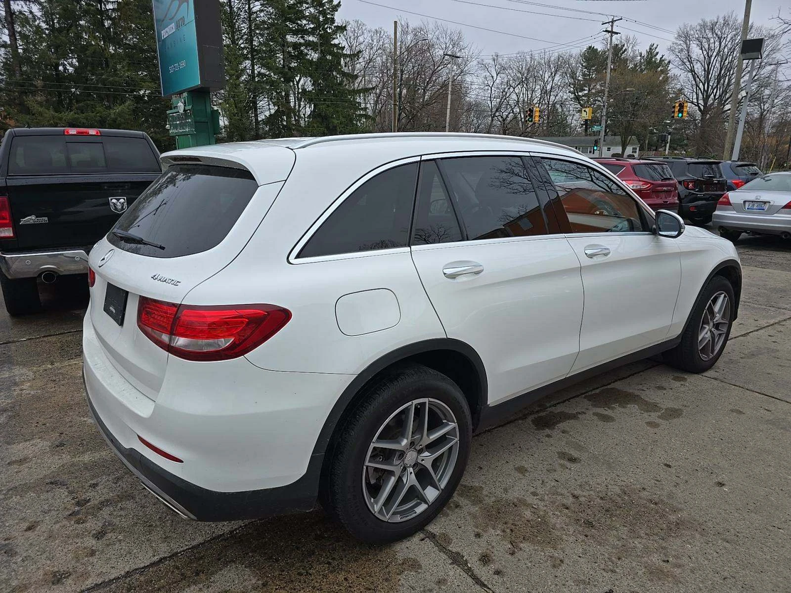 Mercedes-Benz GLC 300 AMG* BURMASTER* KEYLESS GO* PANO* КАМЕРА* М.ТОЧКА - изображение 3
