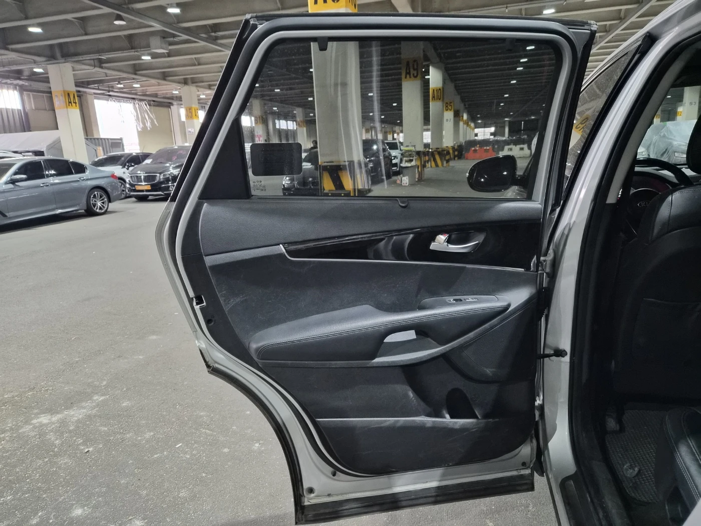 Kia Sorento 2.2 CRDI 4WD - ОЧАКВАН ВНОС - СУПЕР СЪСТОЯНИЕ! - изображение 9