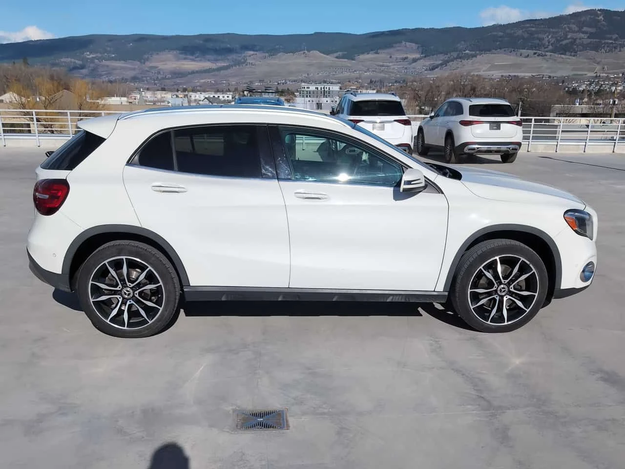 Mercedes-Benz GLA 250  * CARFAX * ПОДГРЕВ * ПАМЕТ * КАМЕРА * NAVI, снимка 3 - Автомобили и джипове - 54084268