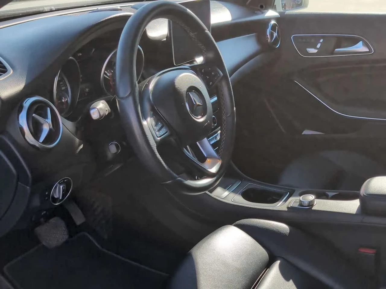 Mercedes-Benz GLA 250  * CARFAX * ПОДГРЕВ * ПАМЕТ * КАМЕРА * NAVI, снимка 5 - Автомобили и джипове - 54084268