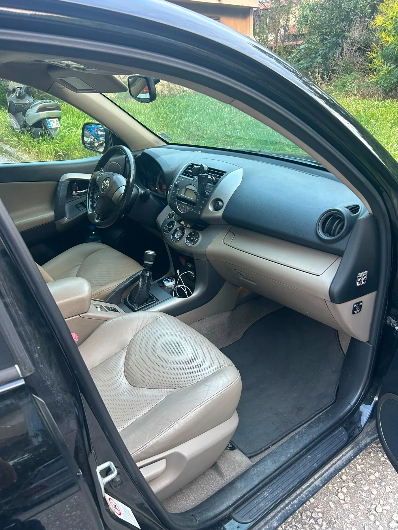 Toyota Rav4, снимка 4 - Автомобили и джипове - 54830645