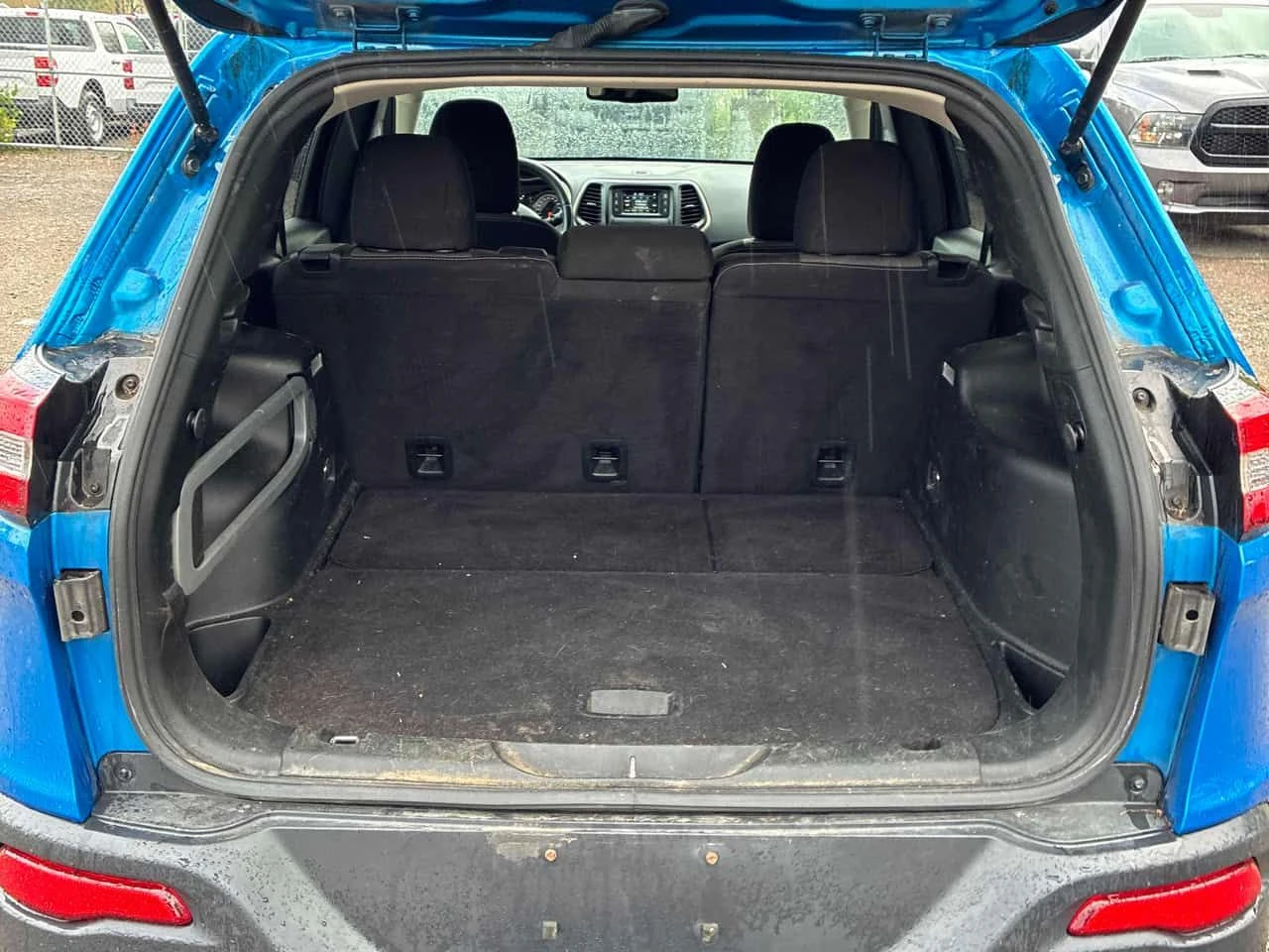 Jeep Cherokee * Altitude * АВТОКРЕДИТ БЕЗ ПЪРВОНАЧАЛНА ВНОСКА* , снимка 12 - Автомобили и джипове - 55231146