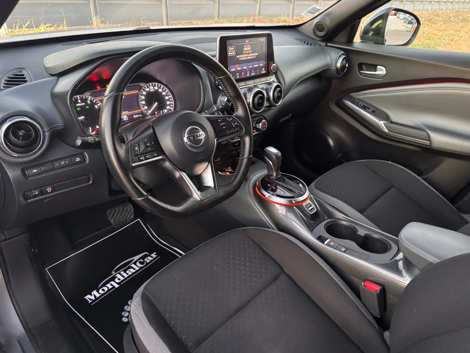 Nissan Juke DIG-T Tekna, снимка 8 - Автомобили и джипове - 55994625
