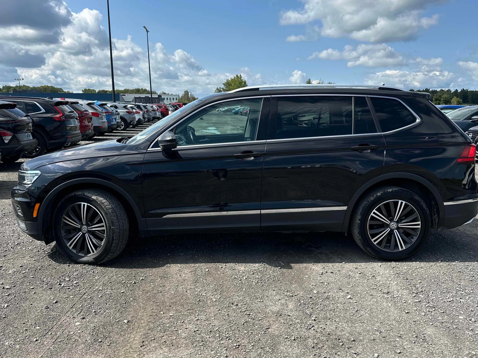 VW Tiguan * Highline * CARFAX * БЕЗ ПЪРВОНАЧАЛНА ВНОСКА, снимка 2 - Автомобили и джипове - 56001672