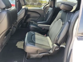 Chrysler Pacifica Touring L| ACC| PANO| ПОДГРЕВИ| 2 КЛЮЧА| CARFAX, снимка 12
