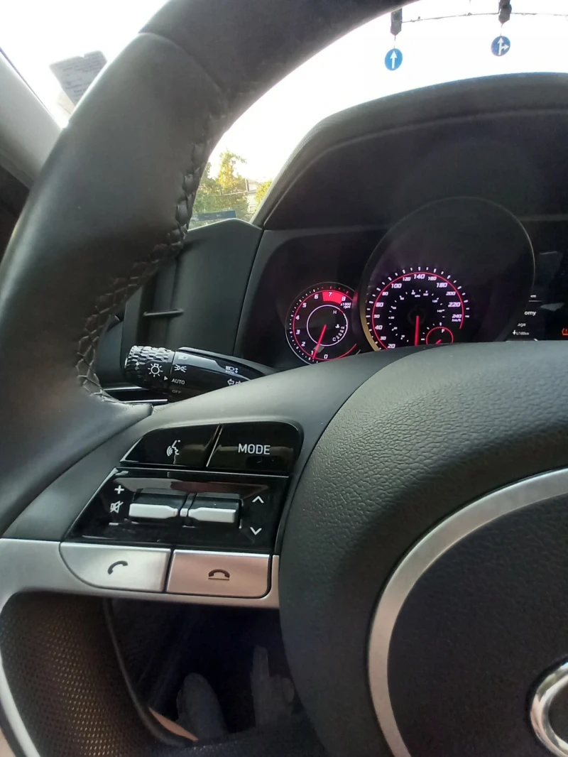 Hyundai Elantra, снимка 16 - Автомобили и джипове - 52228563