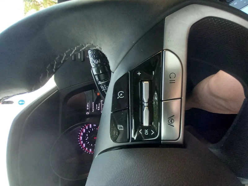 Hyundai Elantra, снимка 17 - Автомобили и джипове - 52228563