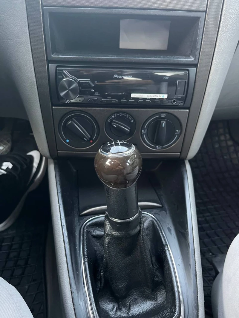 VW Bora, снимка 11 - Автомобили и джипове - 52415531