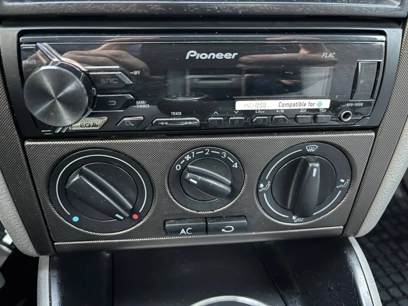 VW Bora, снимка 6 - Автомобили и джипове - 52415531