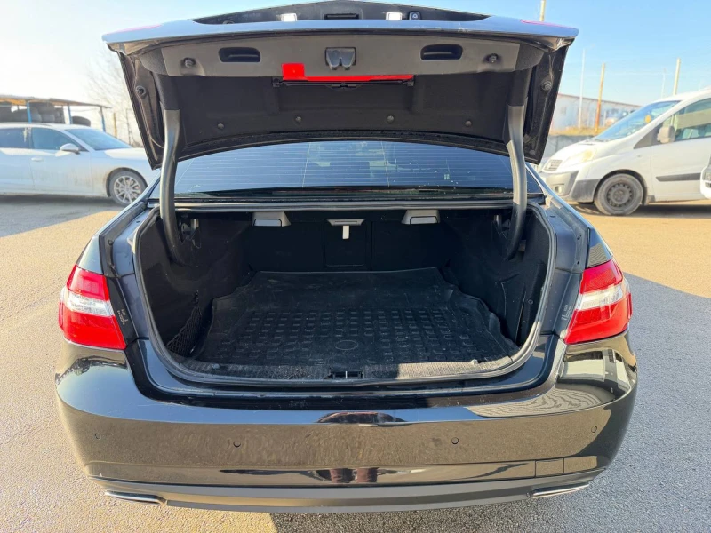 Mercedes-Benz E 220 AMG NAVI FULL, снимка 16 - Автомобили и джипове - 53263091