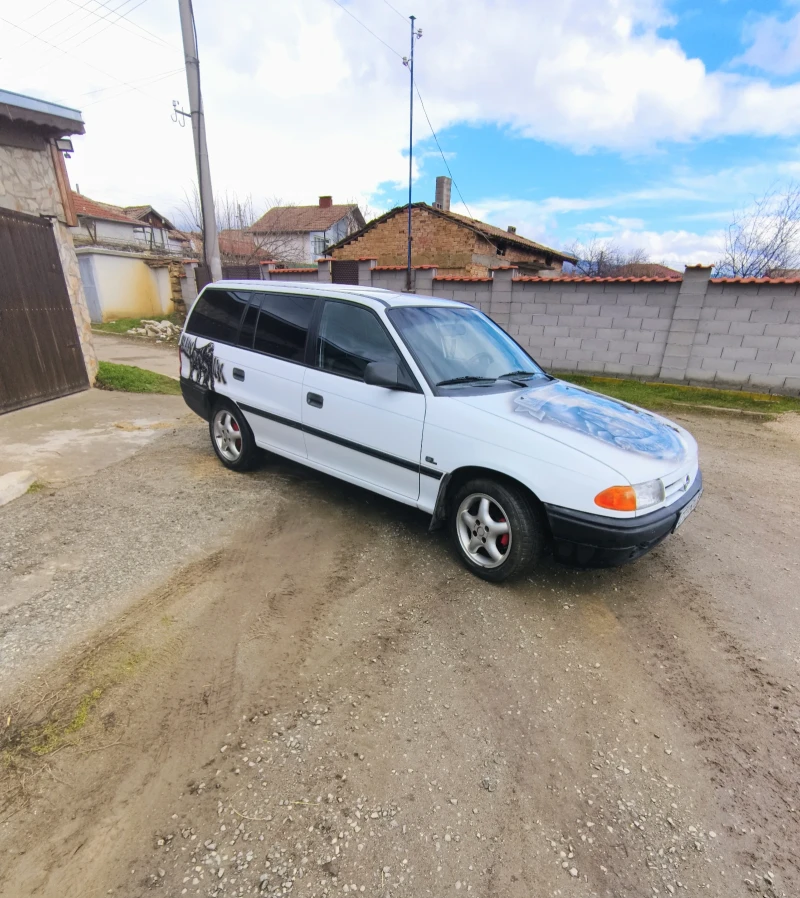 Opel Astra, снимка 4 - Автомобили и джипове - 53457316