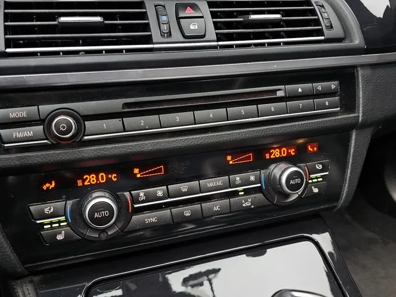 BMW 520, снимка 17 - Автомобили и джипове - 53706595