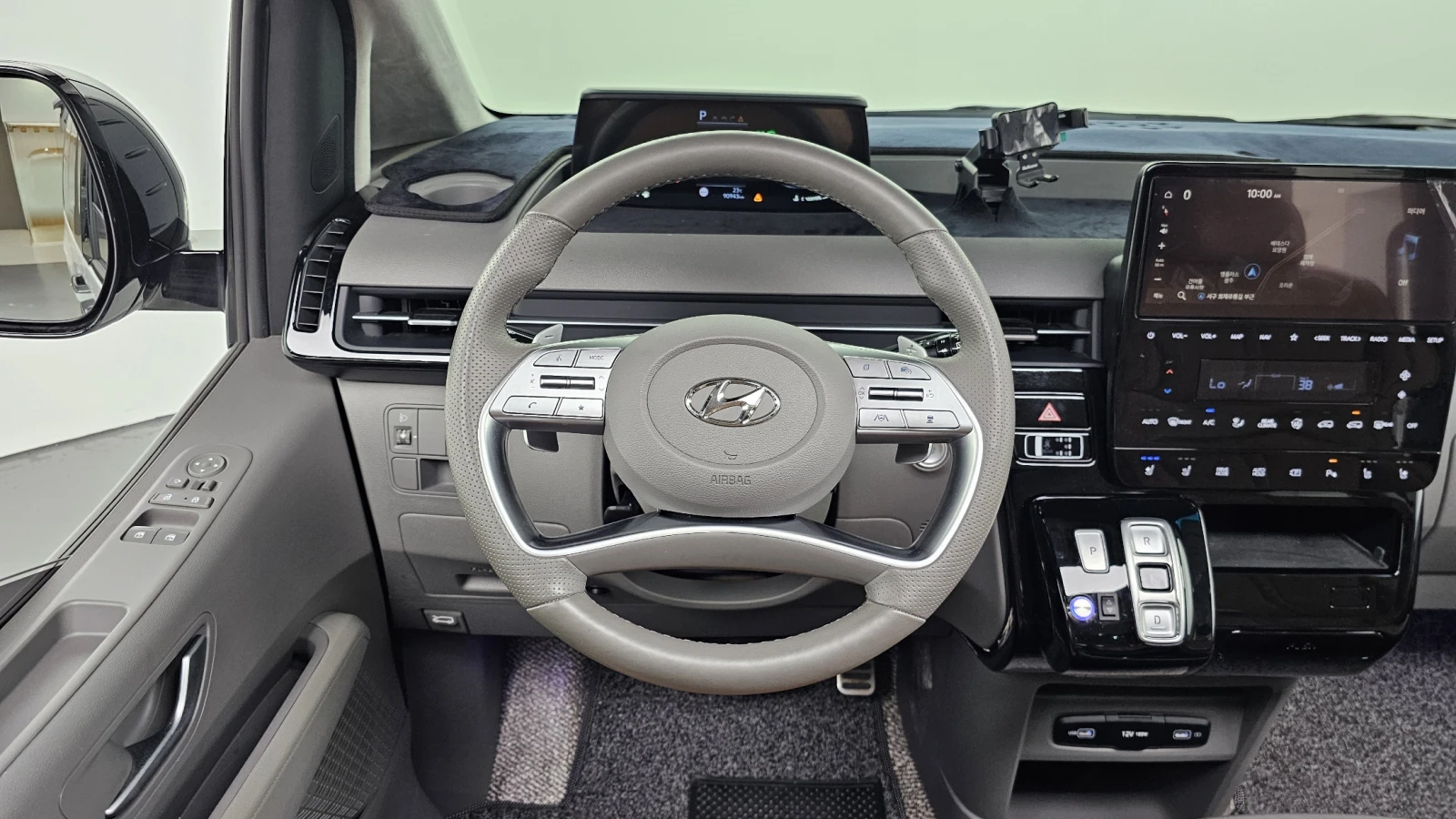 Hyundai Staria 7  L3.5 Lounge  | Mobile.bg   16