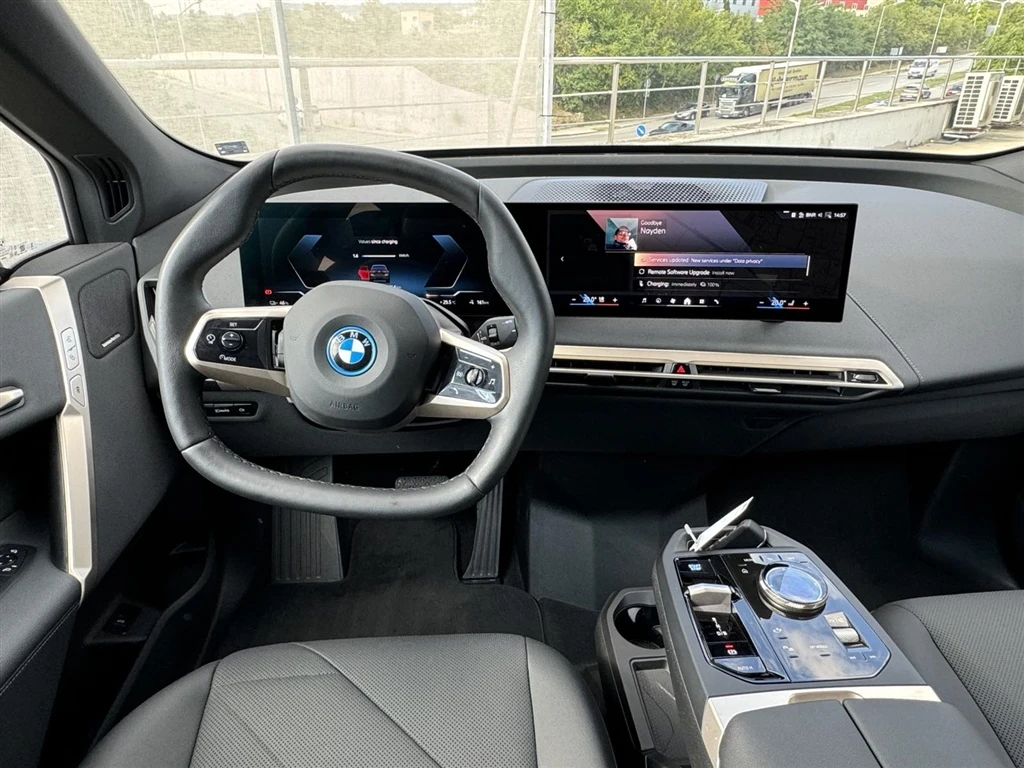 BMW iX xDrive40 - изображение 7